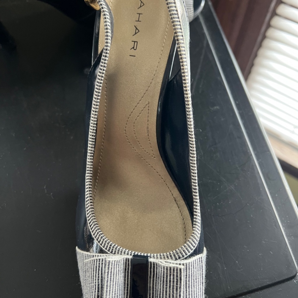 TAHARI Sling Back Navy Patent Leather Shoe with Striped Piping and Bow 7.5 Size - Picture 4 of 12
